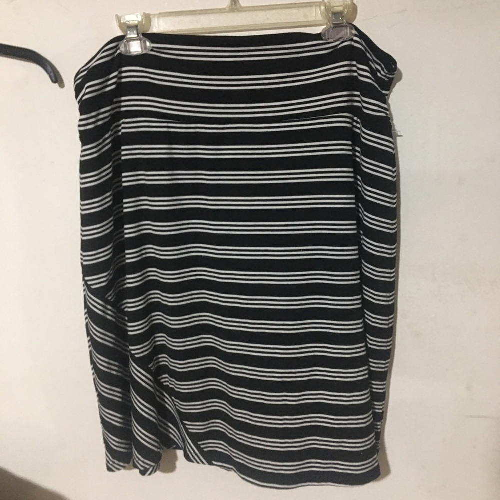 Striped knee length skirt